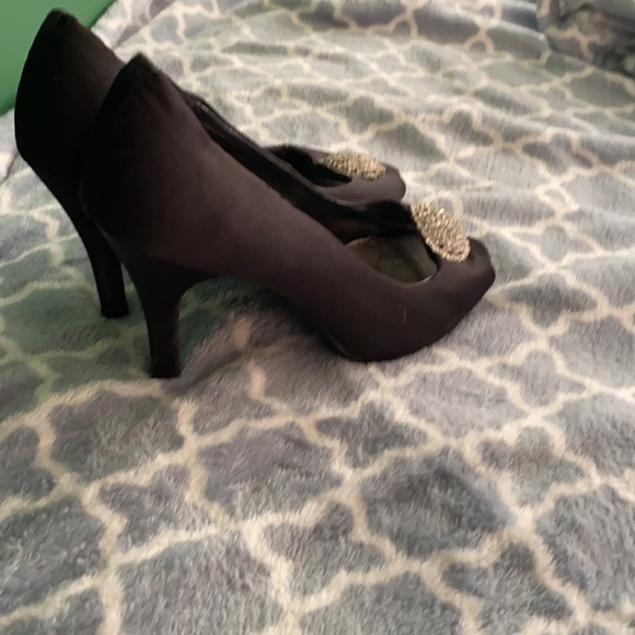 Peep toe with sparkly embellishments - Picture 3 of 4